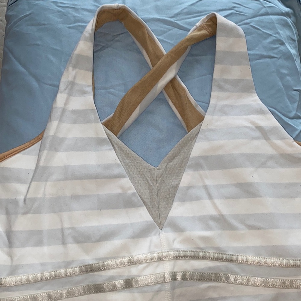 Lululemon workout top